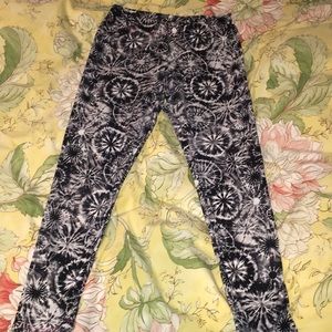 Black & White Leggings with circle fireworks XL